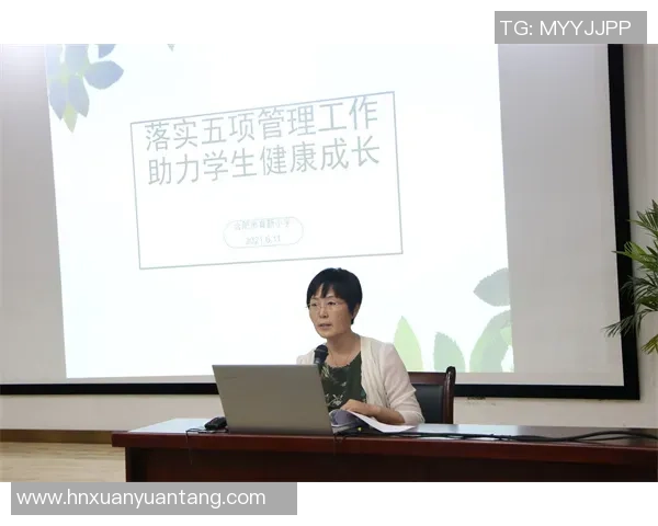 倪寅在足球场上的奋斗与梦想：从青涩少年到职业球员的成长之路
